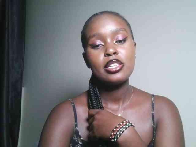 Modella: Spiceynelly