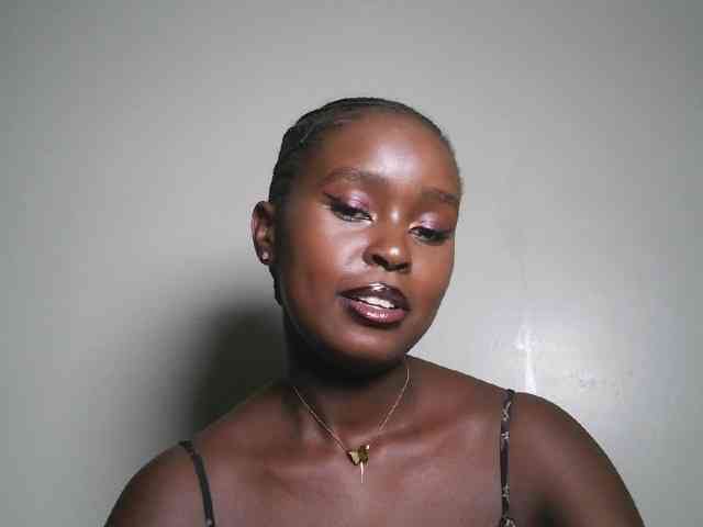 Modella: Spiceynelly