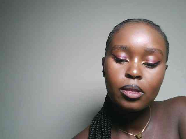 Modella: Spiceynelly