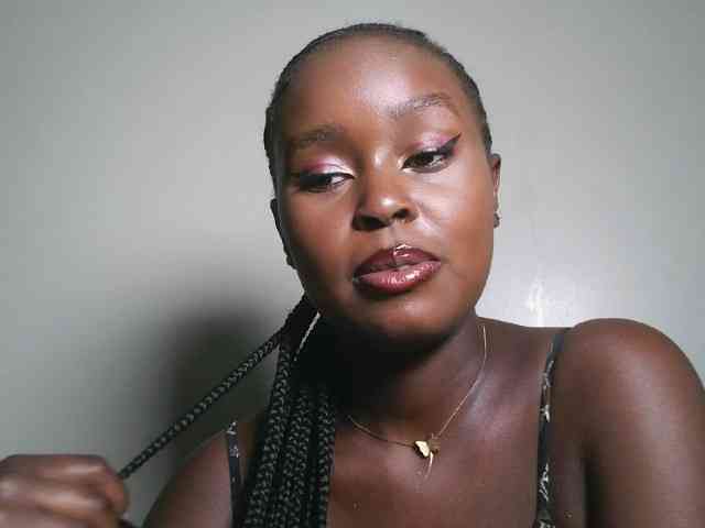 Modella: Spiceynelly