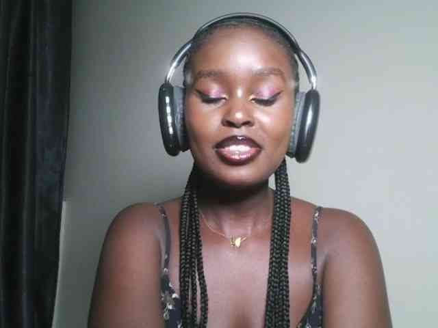 Modella: Spiceynelly