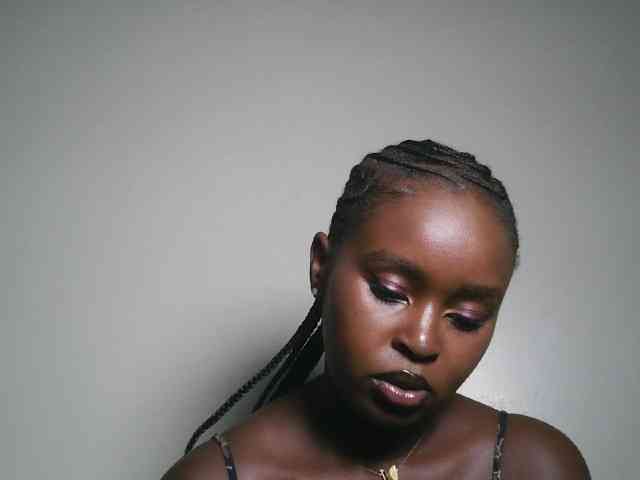 Modella: Spiceynelly