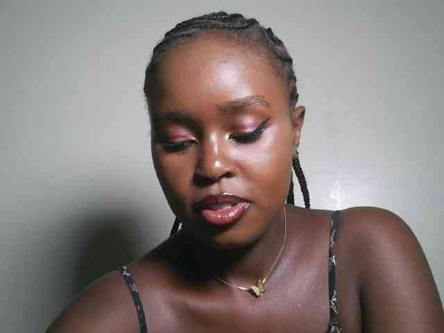 Modella: Spiceynelly