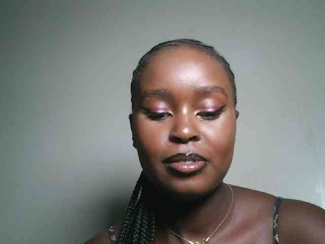 Modella: Spiceynelly