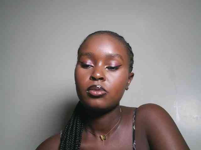 Modella: Spiceynelly