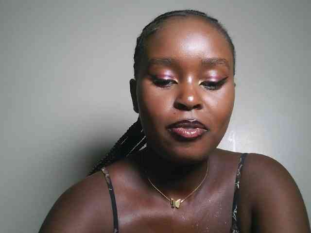 Modella: Spiceynelly