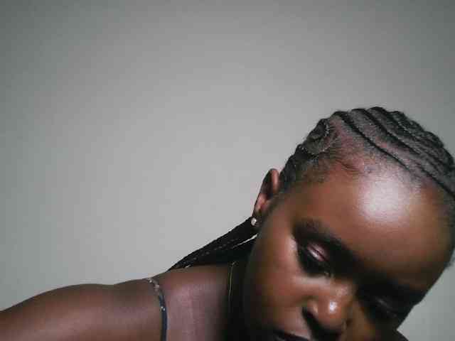 Modella: Spiceynelly