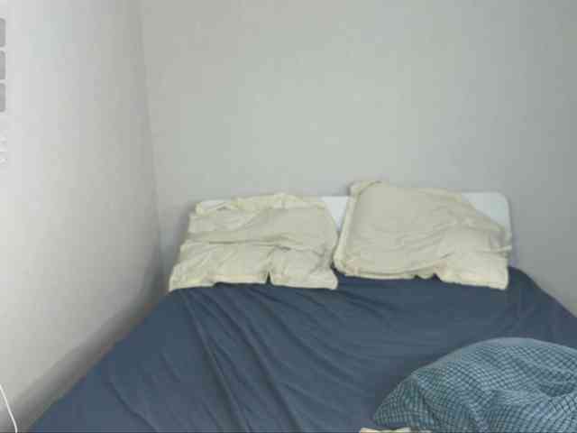 このモデルは現在ライブ中です。 LolaXBambi