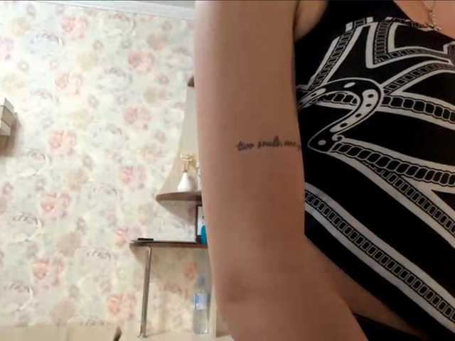 CarleenKnappe live cam on BongaCams