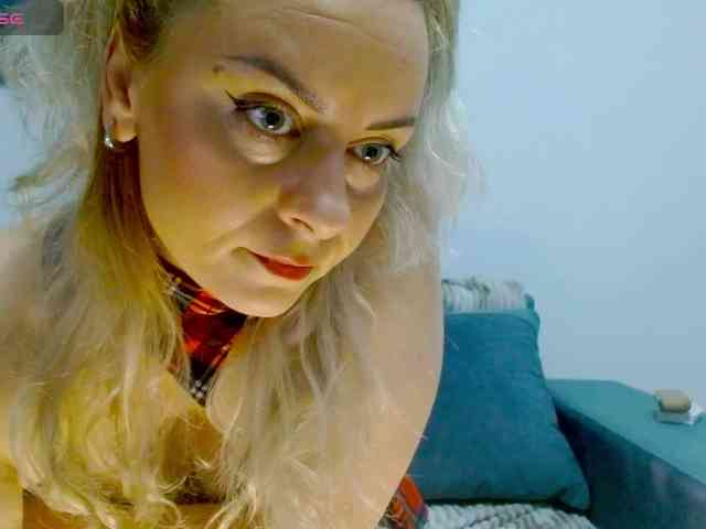 KimHotGirl webcam