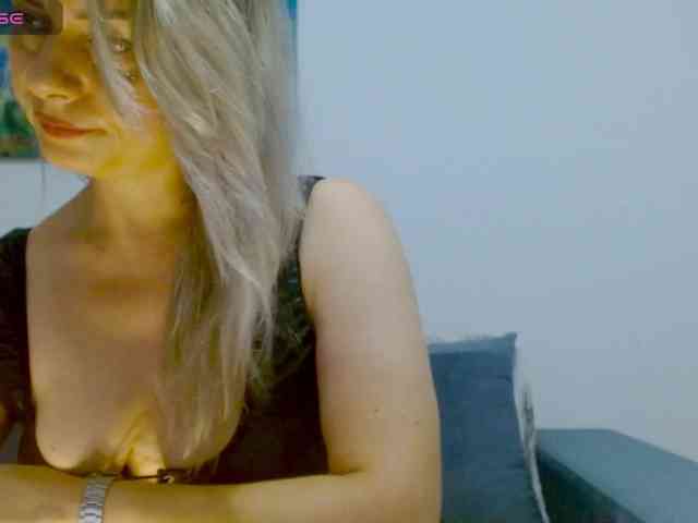 KimHotGirl webcam