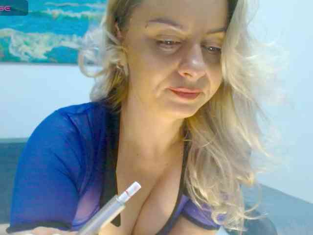 KimHotGirl webcam