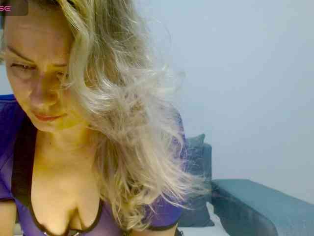 KimHotGirl webcam