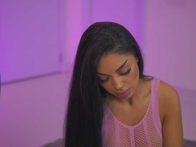 le modèle BlackCloverX est en webcam porno dans un show sur le site bongacams, il possède les tags suivants: White/Caucasian,Brunette,Shaved
