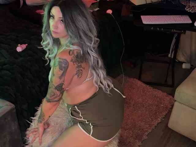 ALICETHICCPEACH webcam