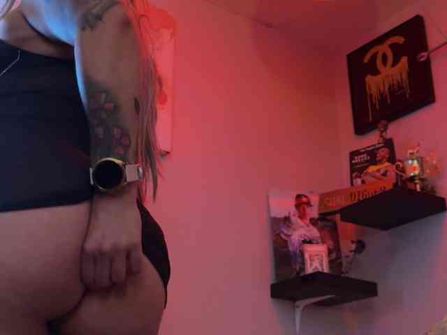 ALICETHICCPEACH webcam