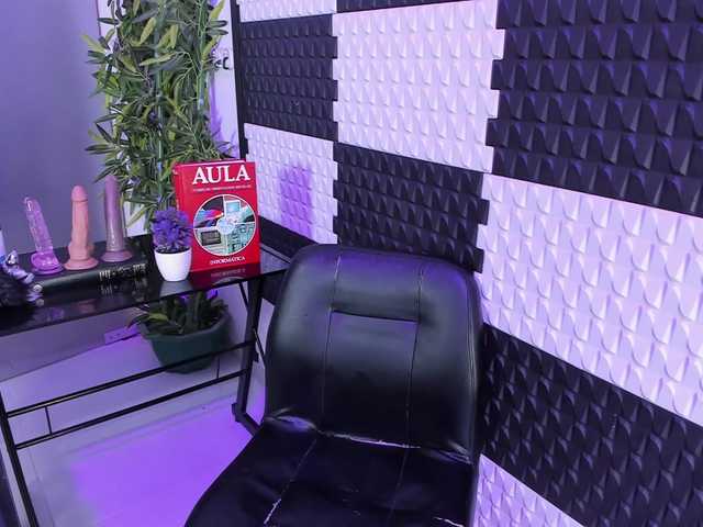 AlinaMorris live cam on BongaCams