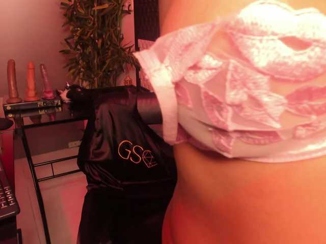 AlinaMorris live cam on BongaCams