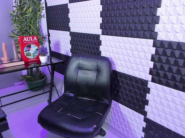 AlinaMorris live cam on BongaCams