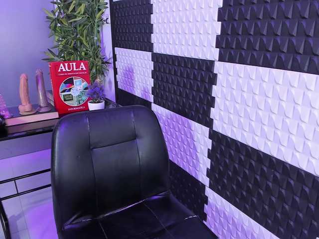 AlinaMorris live cam on BongaCams