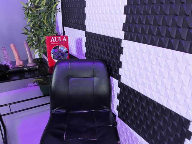 AlinaMorris live cam on BongaCams