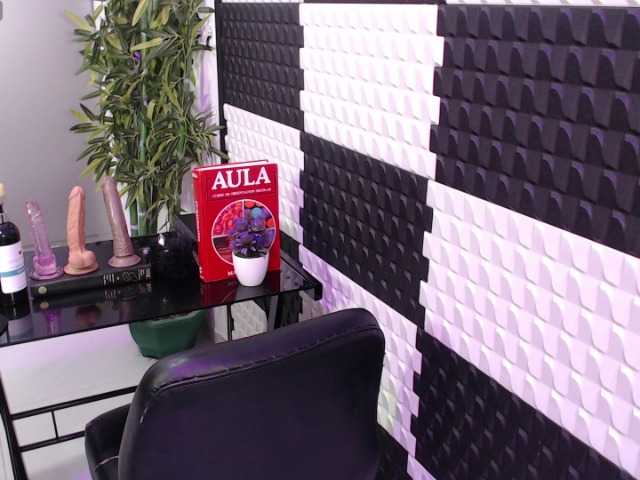 AlinaMorris live cam on BongaCams