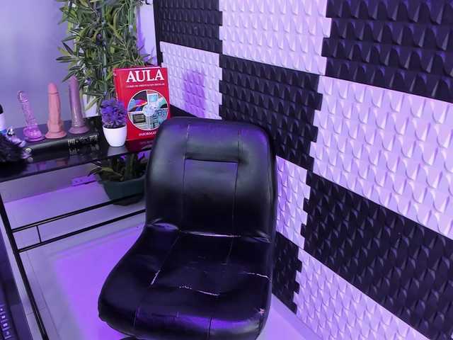 AlinaMorris live cam on BongaCams