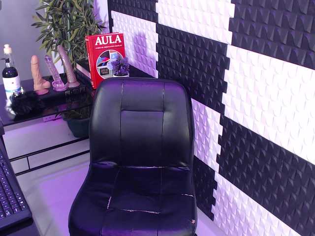 AlinaMorris live cam on BongaCams