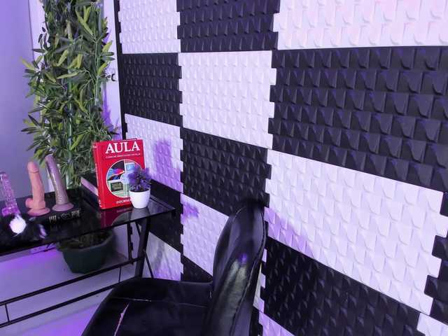 AlinaMorris live cam on BongaCams