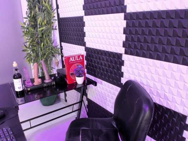 AlinaMorris live cam on BongaCams
