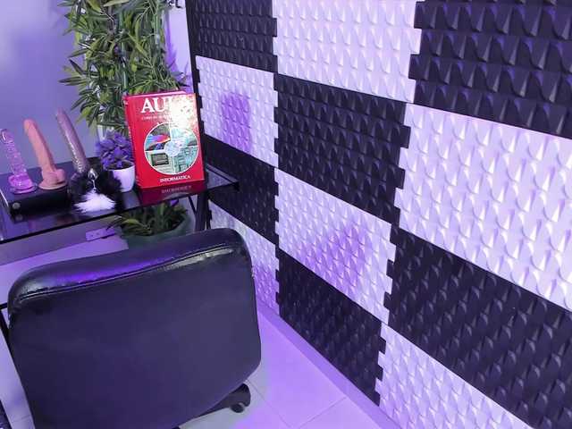 AlinaMorris live cam on BongaCams