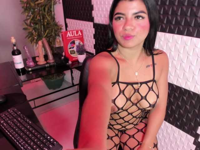 AlinaMorris live cam on BongaCams