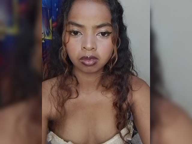 Lolah261 live cam on BongaCams