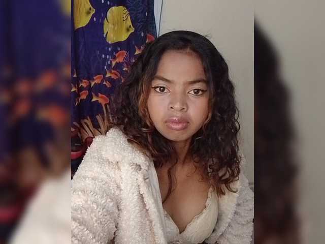 Lolah261 live cam on BongaCams