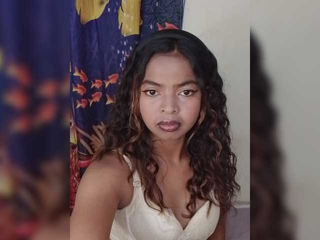 Lolah261 live cam on BongaCams