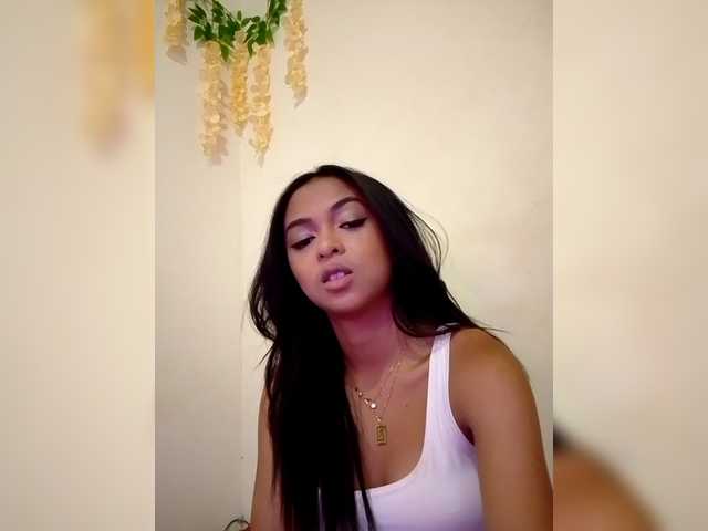 Lolah261's BongaCams show and profile