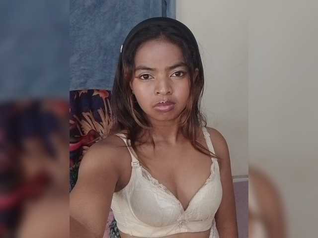 Lolah261 live cam on BongaCams