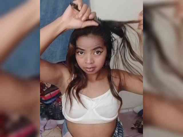 Lolah261 webcam