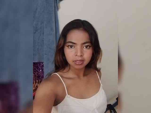 Lolah261 webcam