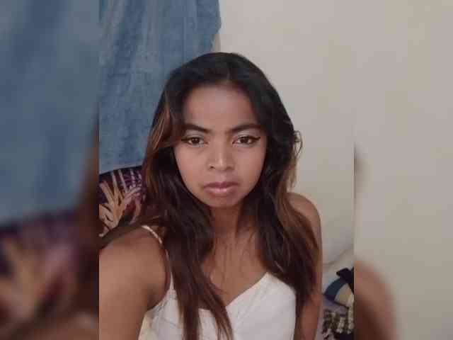 Lolah261 webcam