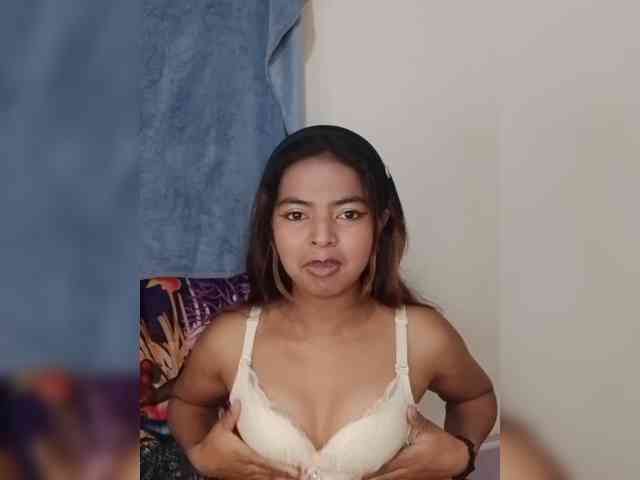 Lolah261 webcam