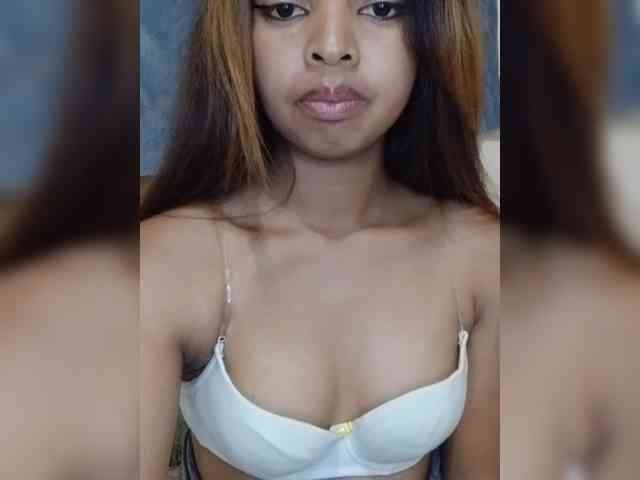 Lolah261 webcam