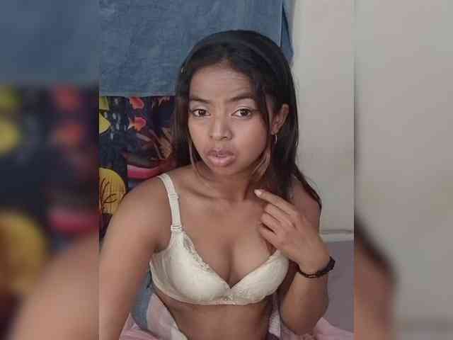 Lolah261 webcam