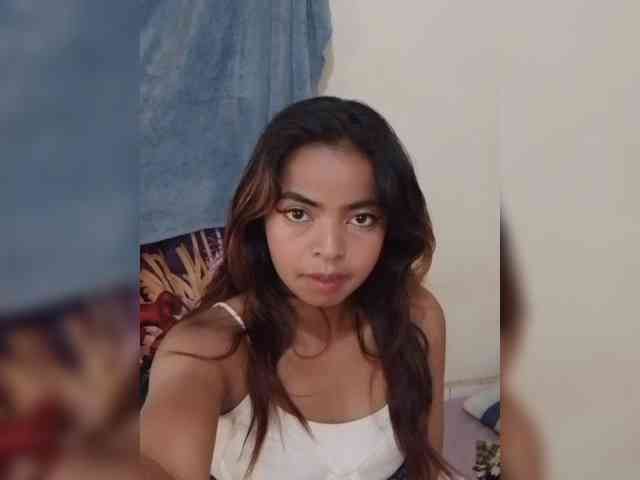 Lolah261 webcam