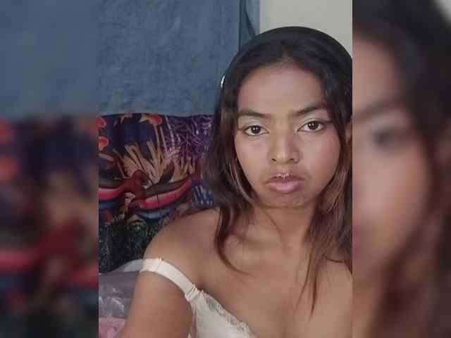 Lolah261 webcam