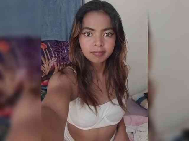 Lolah261 webcam