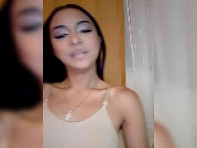 Lolah261 webcam
