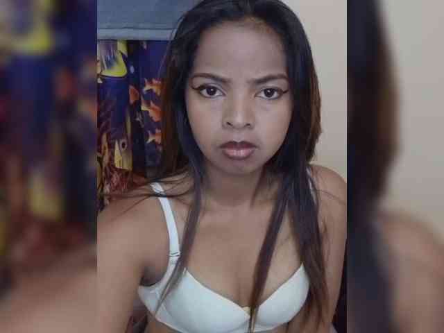 Lolah261 webcam
