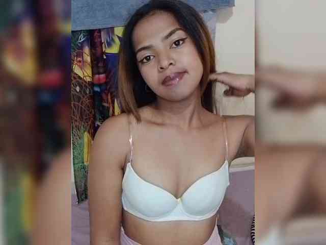 Lolah261 webcam