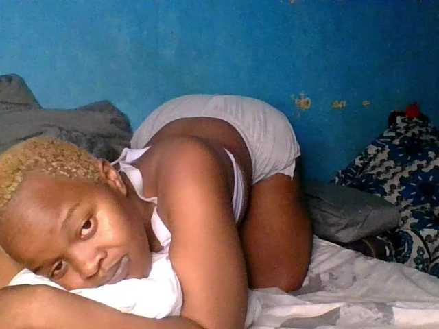 Melaninfetish02 live cam on BongaCams